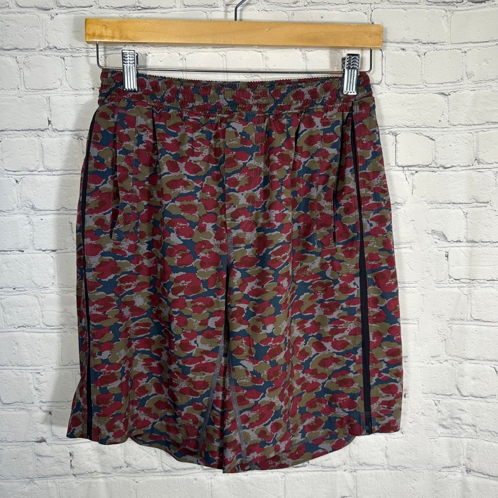 Lululemon Mens Camo Athletic Shorts Red Green Lined Gym Workout Running 9 Inseam